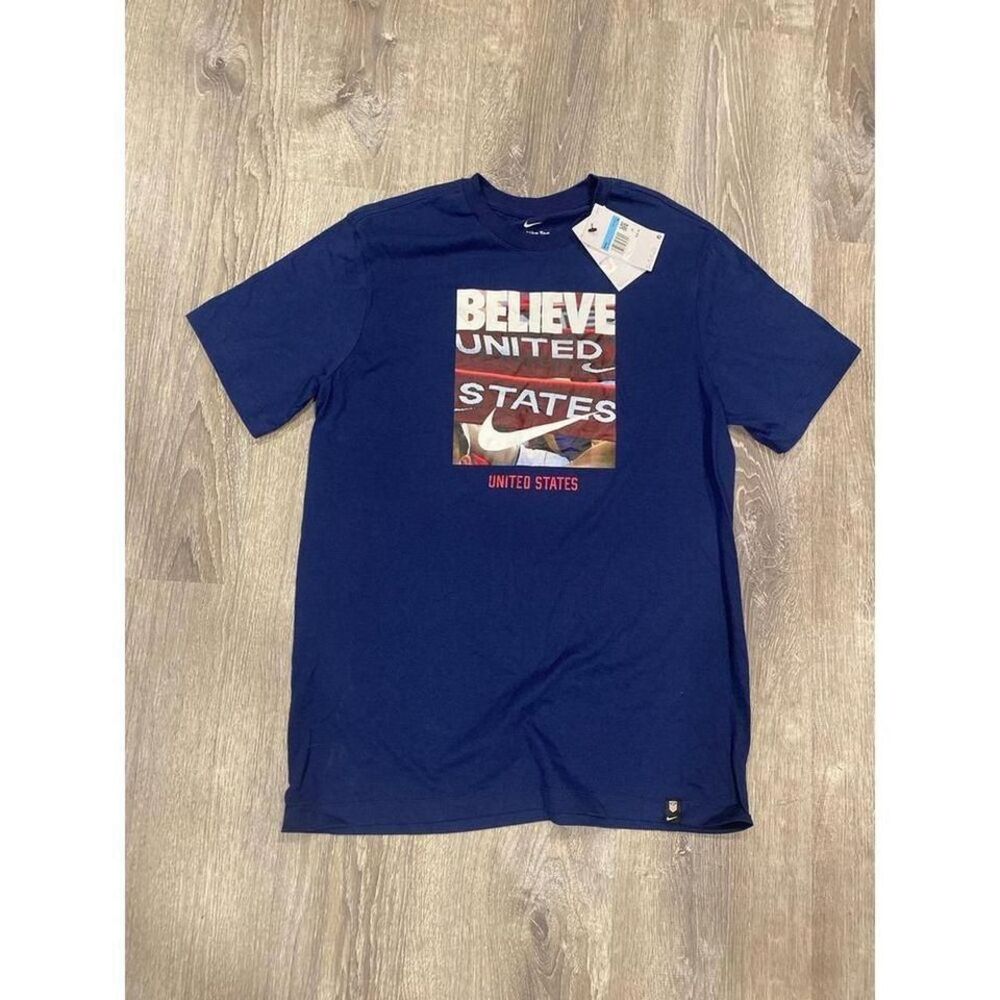 Men's‎ Nike Tee   size Medium football/soccer